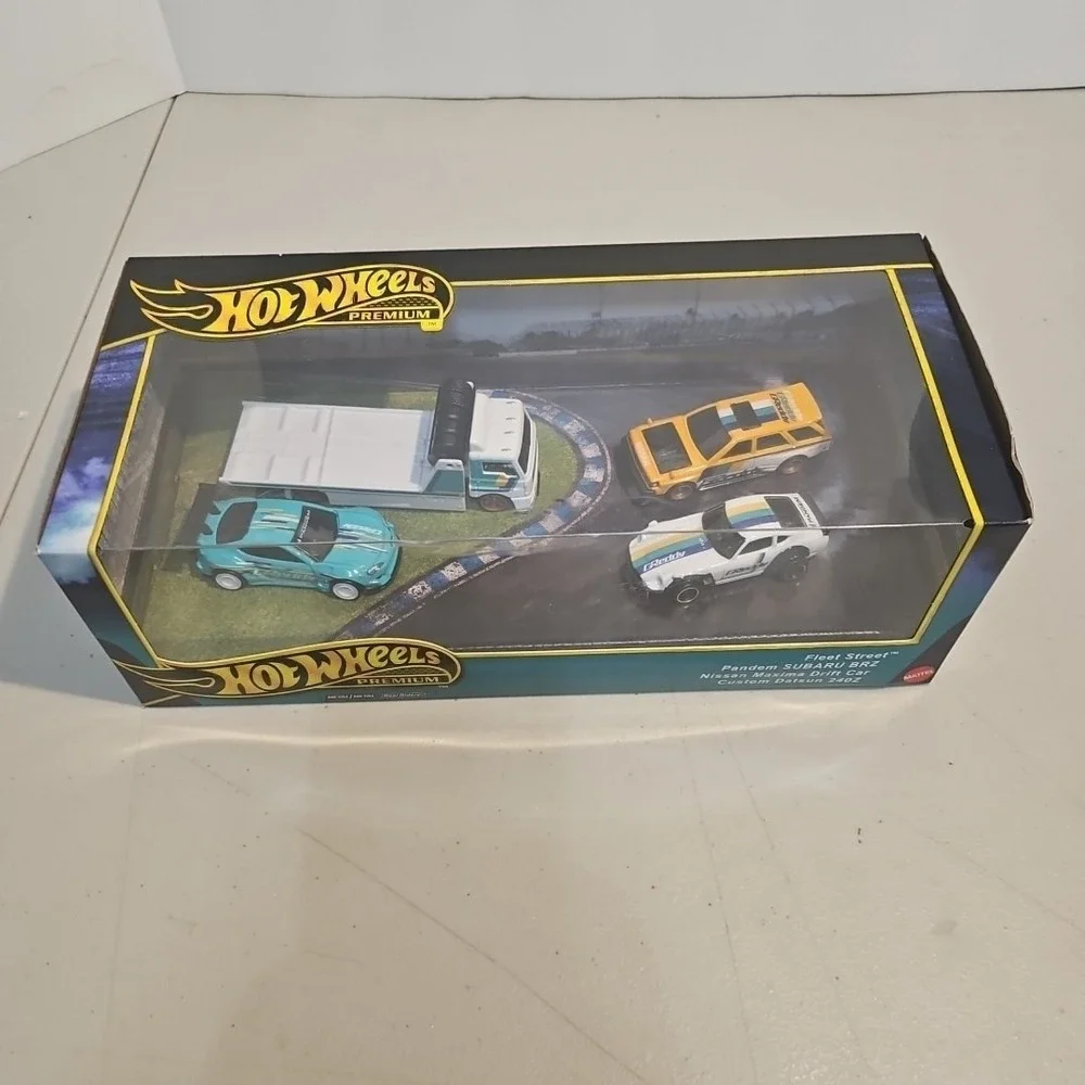 Hot Wheels Premium Diorama Fleet Street SUBARU BRZ Nissan Maxima Datsun